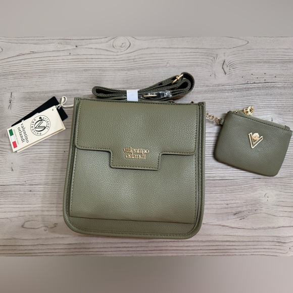 Valentino Orlandi Handbags - Beautiful Valentino Orlandi bag w/ wallet. Brand new with tags. Never used!